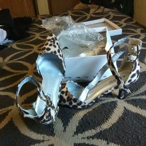 Woman Ashro Camlo Leopard